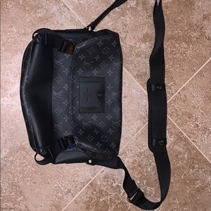 Authentic LV M40511 Messenger PM Voyager